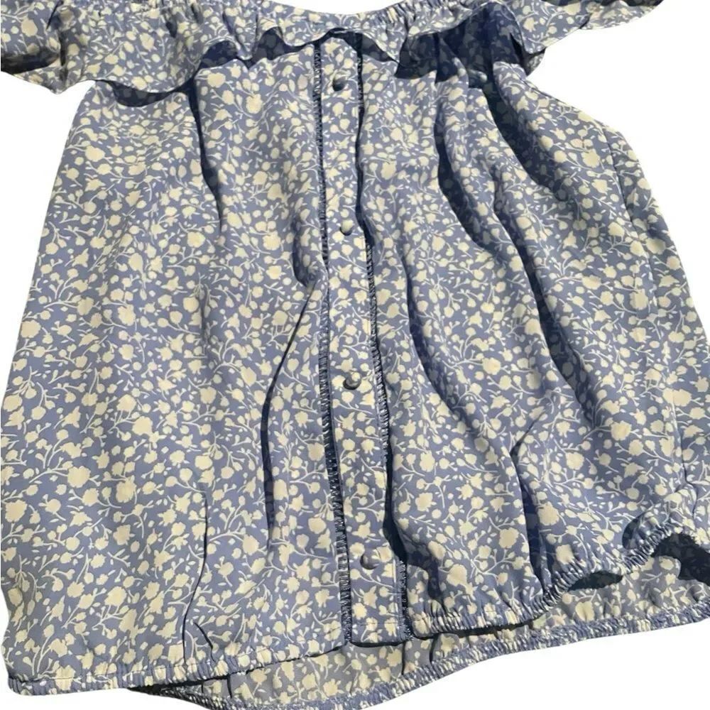 Sienna Sky size large floral Off-Shoulder top excellent condition like new